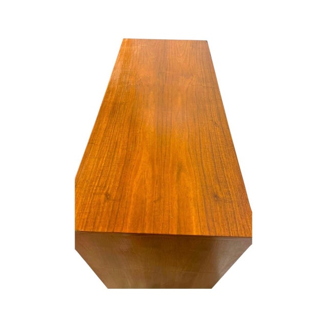 1960s Vintage Mid-Century Modern 5 Drawer Dresser With Diamond Parquet Accent Inlay and Dovetailed Drawers For Sale - Image 5 of 9
