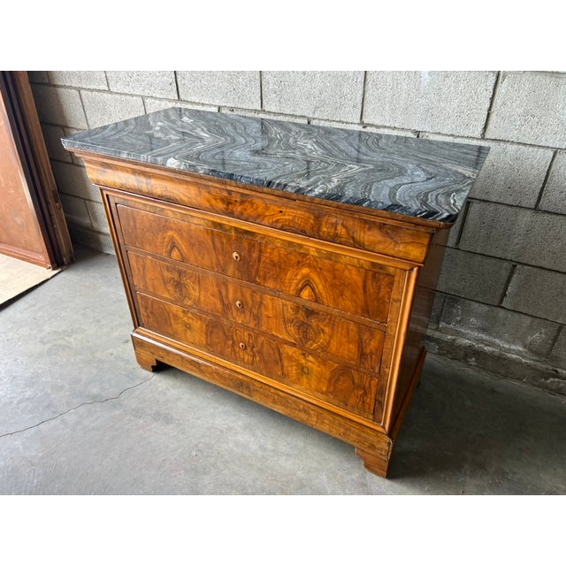 Louis Philippe French Walnut Commode / Chest of Drawers With Silver Wave Marble Top For Sale - Image 13 of 14