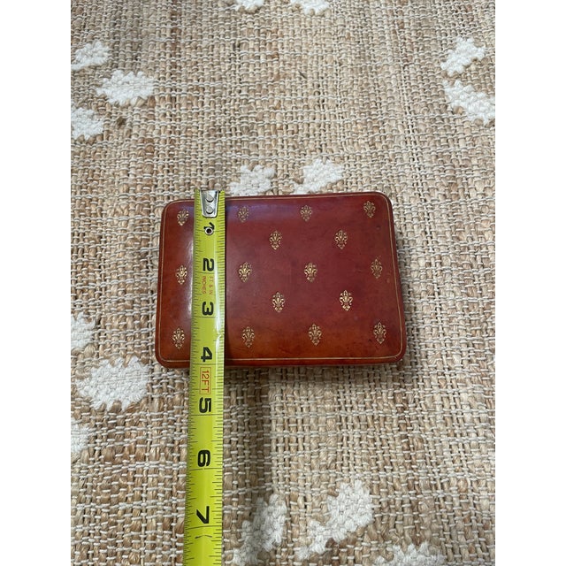 Vintage Italian Burgundy Leather Box Featuring Embossed Gold Fleur-De-Lis For Sale In Chicago - Image 6 of 10