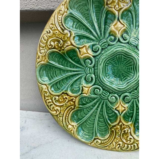 French 19th Century Green & Yellow Majolica Oyster Plate For Sale - Image 3 of 4