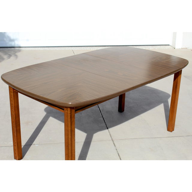 Mid-Century Modern American Walnut Expandable Dining Table, C. 1960s–1970s For Sale - Image 13 of 17