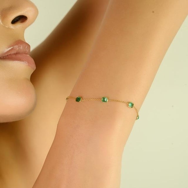 1.4 Ct Natural Square Emerald Station Bracelet in 18k Yellow Gold Holiday Gift For Sale - Image 9 of 18