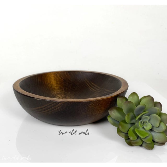 This gorgeous grained hand carved vintage wooden bowl is a natural beauty. Made in Vermont, Jel-Mel Wood Products. Vintage...