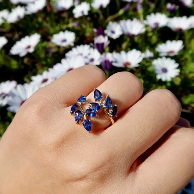 Nina Zhou Sapphire Branch Leaves Ring in 14k Yellow Gold, size 5.5 For Sale In Los Angeles - Image 6 of 10