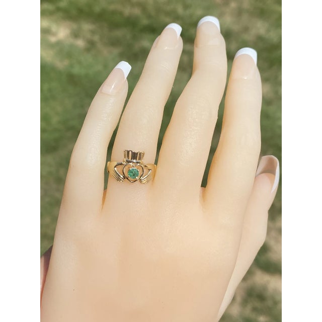 The Timberwyck: Ladies Yellow Gold Claddaugh Ring set with Emerald For Sale - Image 9 of 10