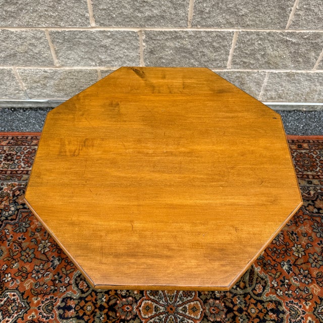 American 1980s Ethan Allen Circa 1776 Colonial Solid Maple Octagonal Side Table (18-8006) For Sale - Image 3 of 12