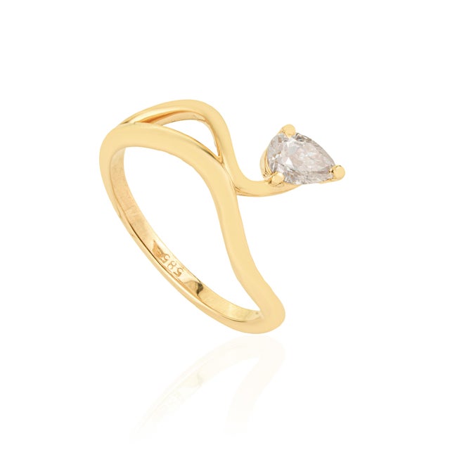 Modern Sculptural Pear Cut Diamond Solitaire Wave Ring Size 4 in 14k Yellow Gold For Sale - Image 4 of 14