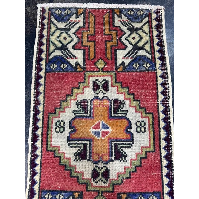 Turkish Yastik Rug 1'7" x 3' For Sale - Image 4 of 5