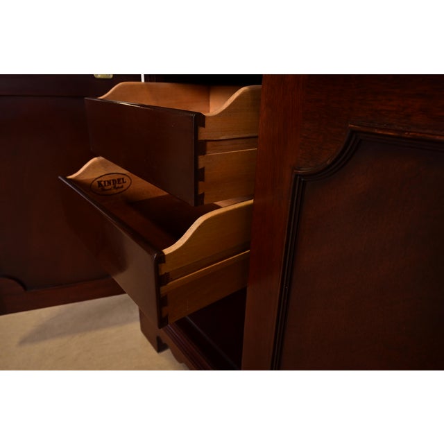 Late 20th Century Kindel Furniture Georgian Carved Mahogany Lighted Breakfront Bookcase Cabinet For Sale - Image 10 of 15