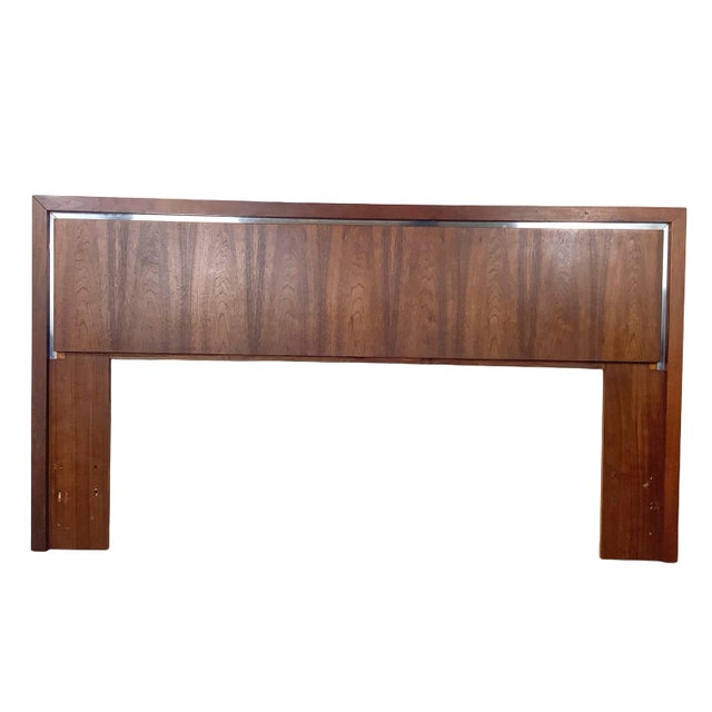 Elevate your bedroom sanctuary with an extraordinary piece of American design heritage. This exceptional Mid-Century...