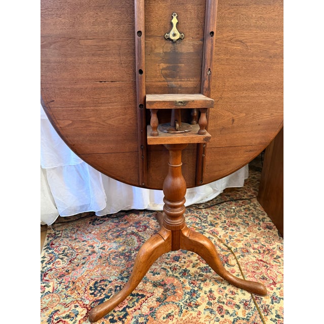 Thomas Chippendale Chippendale or Queen Anne Antique Walnut Tilt Top Table 18th Century For Sale - Image 4 of 8