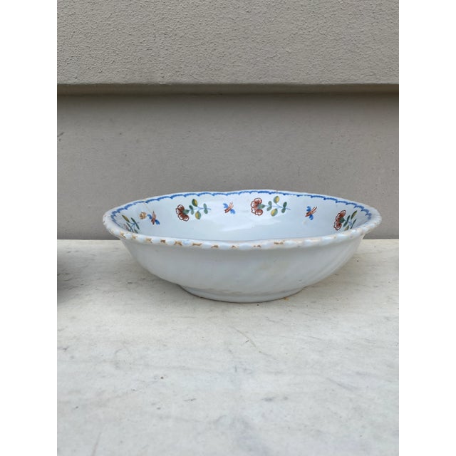 18th Century Large French Faience Parrot Bowl La Rochelle For Sale In Austin - Image 6 of 7