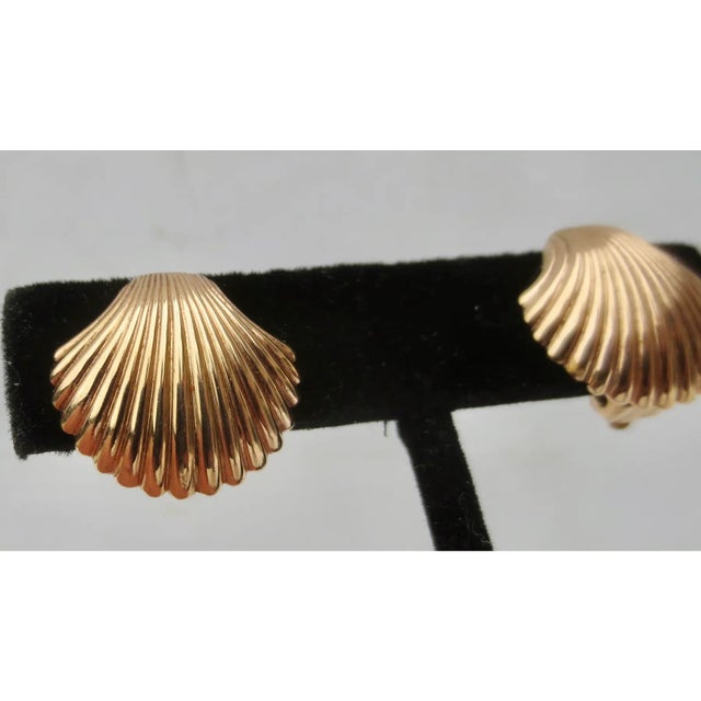 Vintage 50s shell clip-on earrings from Europe. Marked 585( 14 Kt European) The weight is 4 Dwt. and the size is 20mm wide...