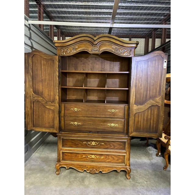 Vintage Drexel Heritage Brittany Collection Louis XV French Provincial Armoire Carved Wood Wardrobe For Sale In Chicago - Image 6 of 12
