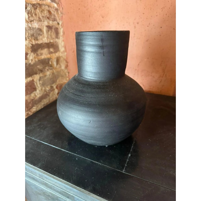 1990s African Kenyan Ceramic Vase – Medium Size Decorative Pot For Sale - Image 4 of 12