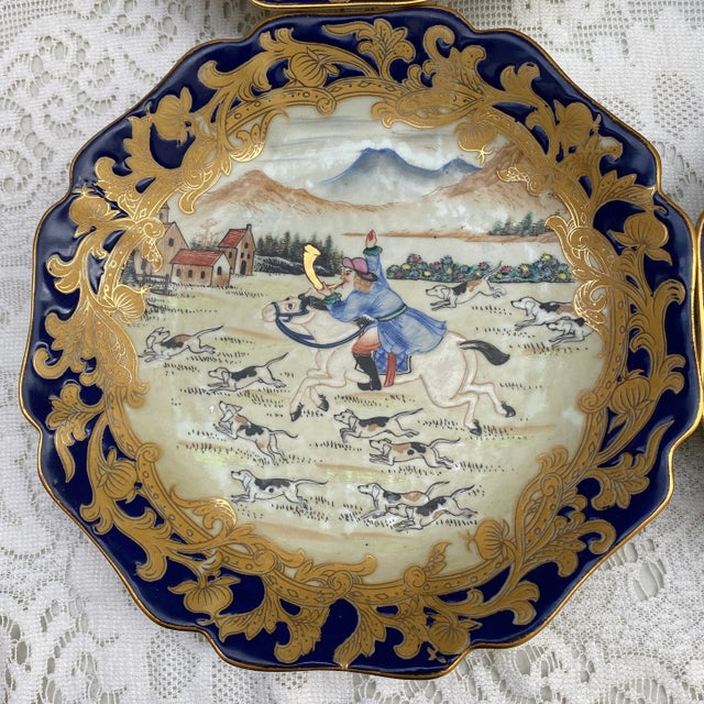 Set of 4 plates depicting hunt scenes with mounted horses and dogs
