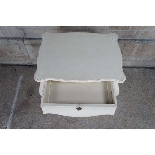 Mid 20th Century French Victorian Revival White Scalloped Serpentine Side Accent Table For Sale - Image 4 of 11