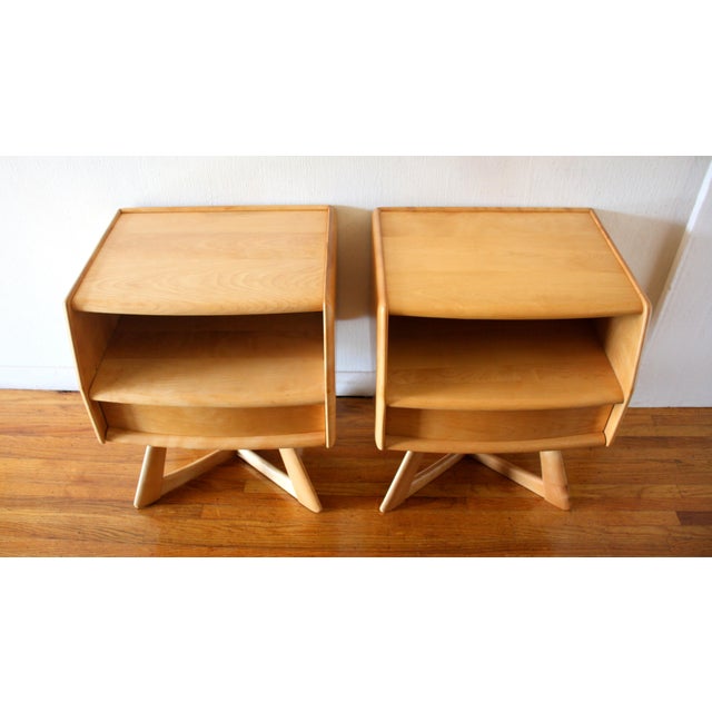 Leo Jiranek Mid Century Modern Pair of Heywood Wakefield Sculptura Side End Table Nightstands For Sale - Image 4 of 5