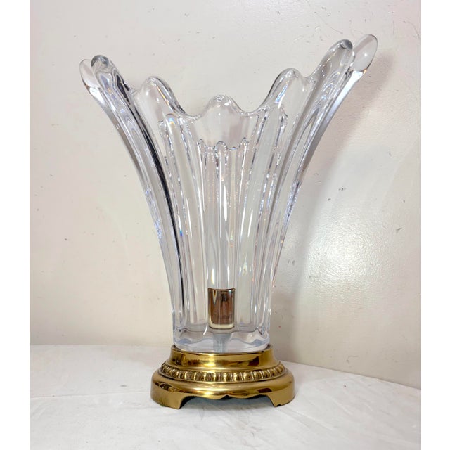 1970s Vintage French Hand Blown Clear Glass Crystal Brass Splash Electric Table Lamp For Sale - Image 5 of 12