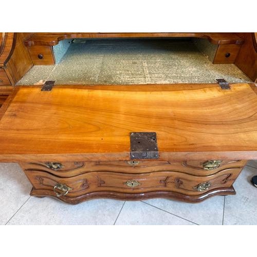 Brown Display Cabinet in Pine For Sale - Image 8 of 18