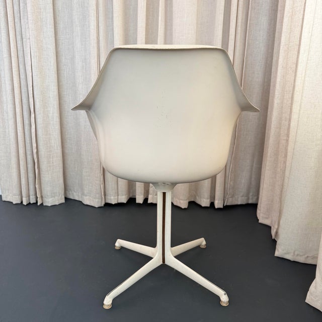 1950s Mid-Century Modern Fiberglass Pedestal Arkana Chair by Maurice Burke For Sale - Image 5 of 8