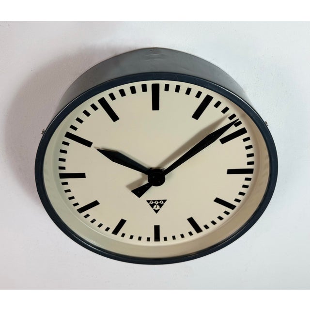 Industrial Factory Wall Clock from Pragotron, 1960s For Sale - Image 4 of 15