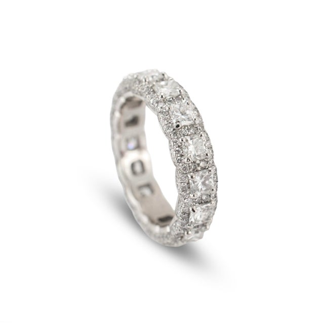 Modern Platinum 5.34ct Diamond Cushion Cut Round Pave Halo Diamond Eternity Band Ring, Size 7.5 For Sale - Image 3 of 8
