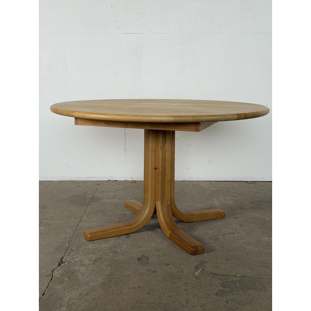 Danish Round Extendable Dining Table in Ash with Two Extension Leaves, 1970s For Sale - Image 6 of 11