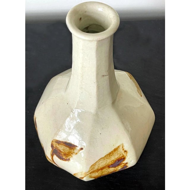 Mid 19th Century Korean Joseon Dynasty Ceramic Faceted Wine Bottle For Sale - Image 12 of 13