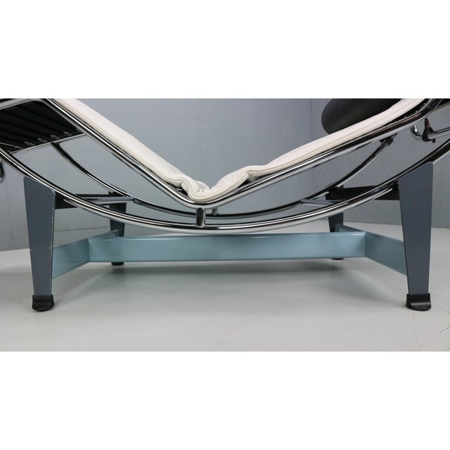 White Leather LC4 Chaise Longue by Le Corbusier for Cassina, 1960s For Sale - Image 14 of 18