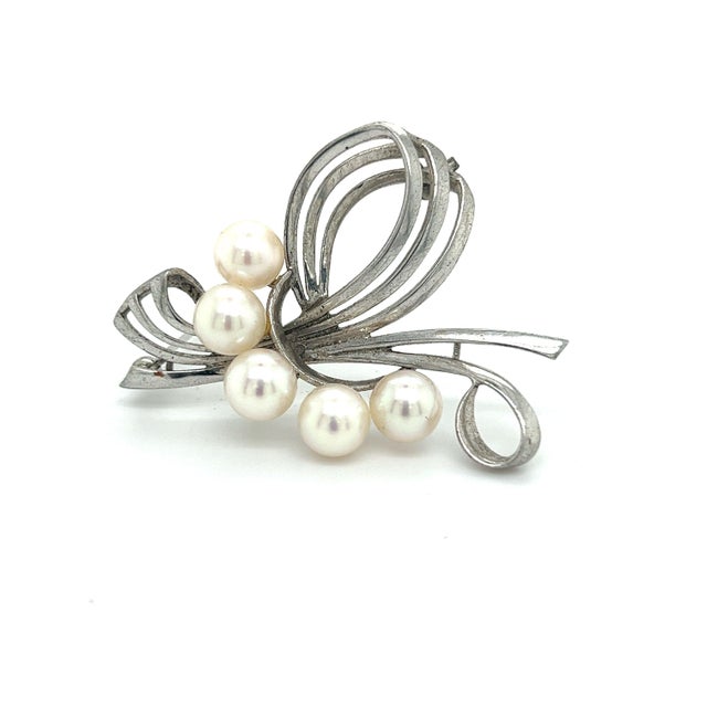 Metal Late 20th Century Mikimoto Estate Akoya Pearl Brooch Pin Sterling Silver 7 MM For Sale - Image 7 of 10