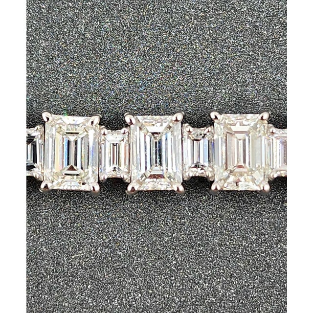17.80 Ct Emerald Cut & Baguette Diamond Bracelet For Sale - Image 4 of 8