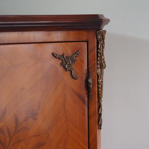 Louis XV Style Cabinet with Floral Inlays For Sale - Image 14 of 18