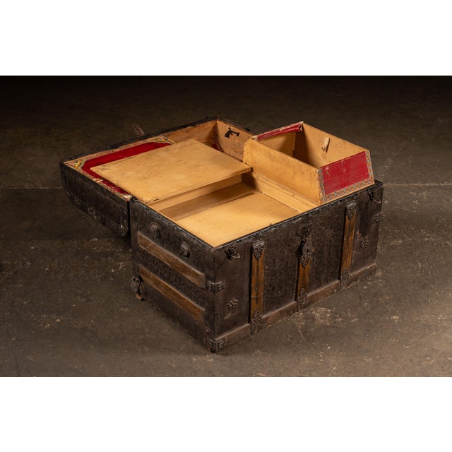 19th Century Immigrant Steamer Trunk With Decorated Interior Partitions For Sale In Chicago - Image 6 of 11