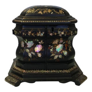 19th Century Papier Mâché Lacquered Jewelry Box Hand Painted with Inlaid With Mother-Of-Pearl For Sale