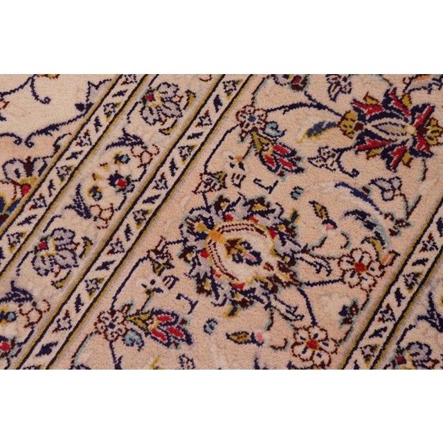 1960s Elegant10x13 Hand-Knotted Wool Area Rug - Ivory Medallion For Sale In New York - Image 6 of 8