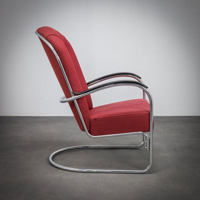 An iconic bauhaus lounge chair originally designed by w.h. Gispen in 1937 and produced by dutch originals. Model aa is...