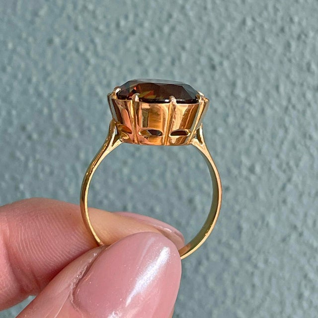 1930s Tourmaline Ring in 18kt Gold: A Rich Autumnal Glow Size 8 For Sale - Image 4 of 11