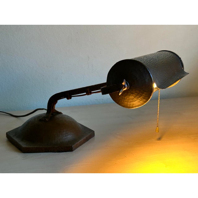 1930s Art Deco Hammered Solid Brass Banker's Desk Table Lamp With Wood-Core Base For Sale - Image 12 of 12