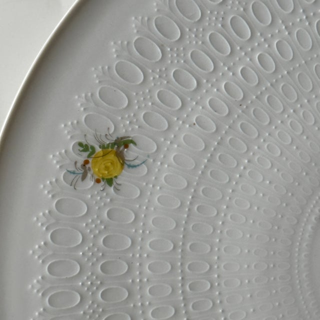 1980s Romance in Yellow Cake Plate by Björn Wiinblad for Rosenthal, 1978 For Sale - Image 5 of 6