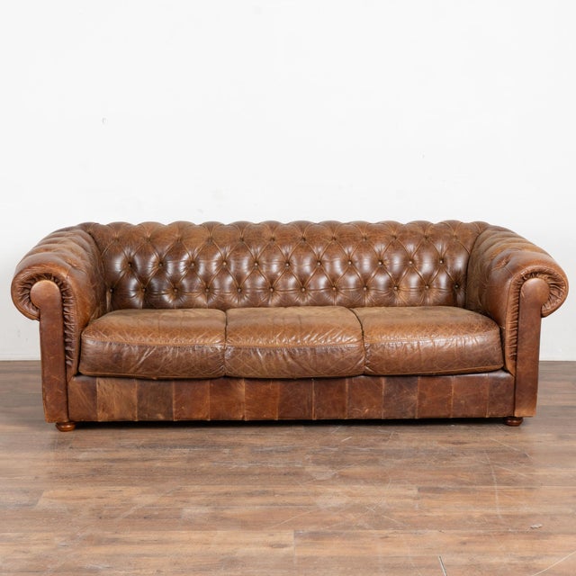 The brown vintage leather creates the appeal in this handsome Chesterfield sofa. The impressive tufted back with large,...
