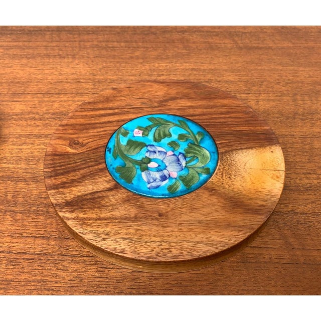 Mid-Century Wooden and Ceramic Plates, 1960s, Set of 2 For Sale - Image 5 of 18