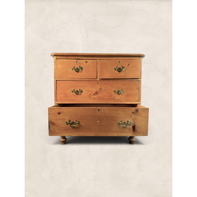 Late 19th Century 19th Century English Victorian Pine Chest of Drawers With Turned Bun Feet For Sale - Image 5 of 10