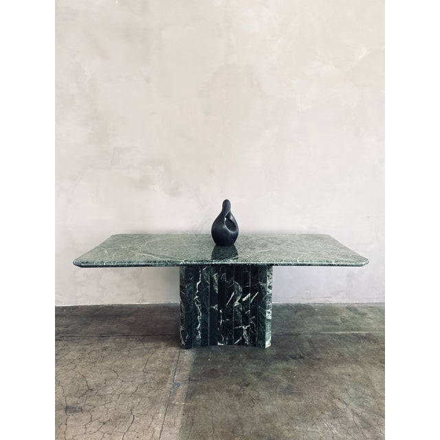 1970s Postmodern Green Marble Dining Table With Fluted Base For Sale - Image 4 of 14
