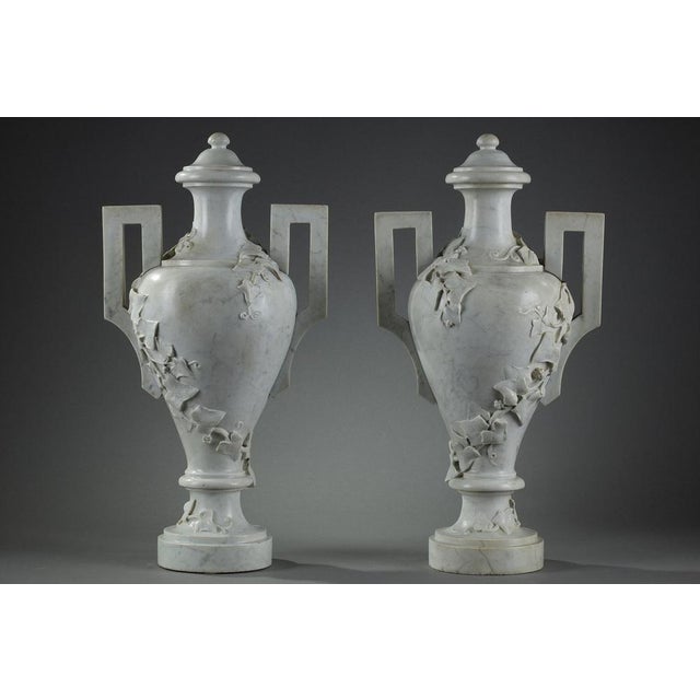 19th Century White Marble Vases With Ivy Decoration, Set of 2 For Sale - Image 5 of 18