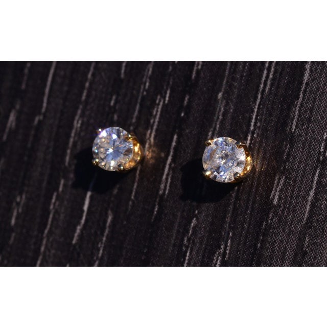 Contemporary The Vista: Diamond Studs set in Yellow Gold, 2 Pieces For Sale - Image 3 of 6