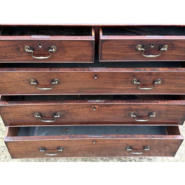 George III Mahogany Chest of Drawers, 1780s For Sale - Image 3 of 11