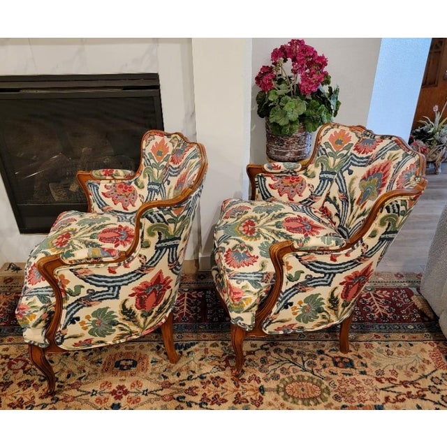 1940s Vintage Pair of French Louis XV Style Beautifully Upholstered Bergere Chairs For Sale - Image 5 of 9