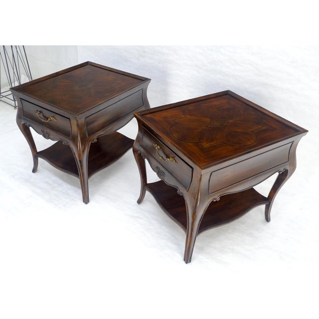 French Provincial Pair of Thomasville Fine Inlayed Tops Cabriole Legs One Drawer End Tables MINT For Sale - Image 3 of 18