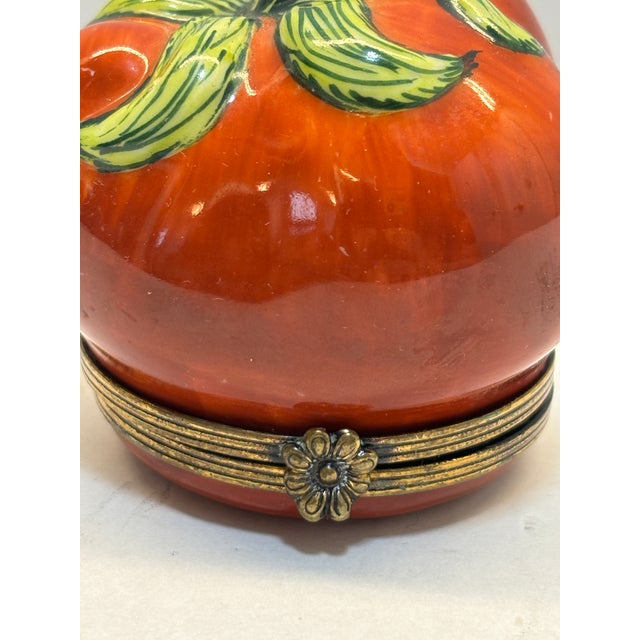 French 1960s Limoges France Porcelain Tomato Trinket Box — Chamart Exclusive, Hand-Painted For Sale - Image 3 of 5